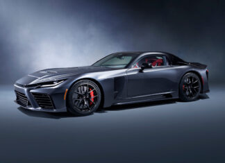 Toyota tiene un nuevo y brutal deportivo: no es Toyota ni tampoco Lexus. Es un auto de carreras con matrícula y motor híbrido V8 biturbo