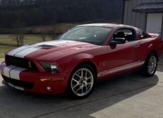 A subasta dos Shelby Mustang GT500 impecables y sin apenas uso, uno de ellos es una unidad muy rara