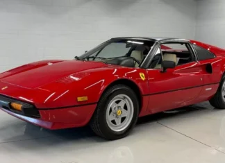 El Ferrari que popularizó la serie Magnum se abona a ser subastado